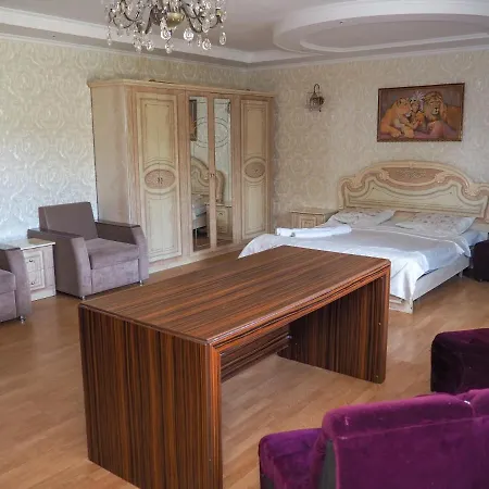 Villa Lyon Golden *